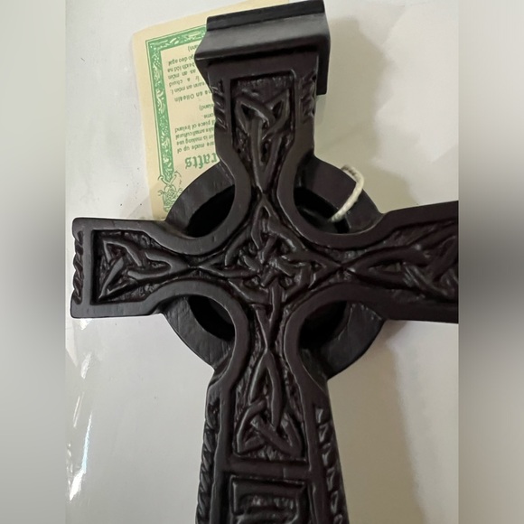 Island Turf Crafts 10” celtic high cross, in original box with original tags - Picture 3 of 9